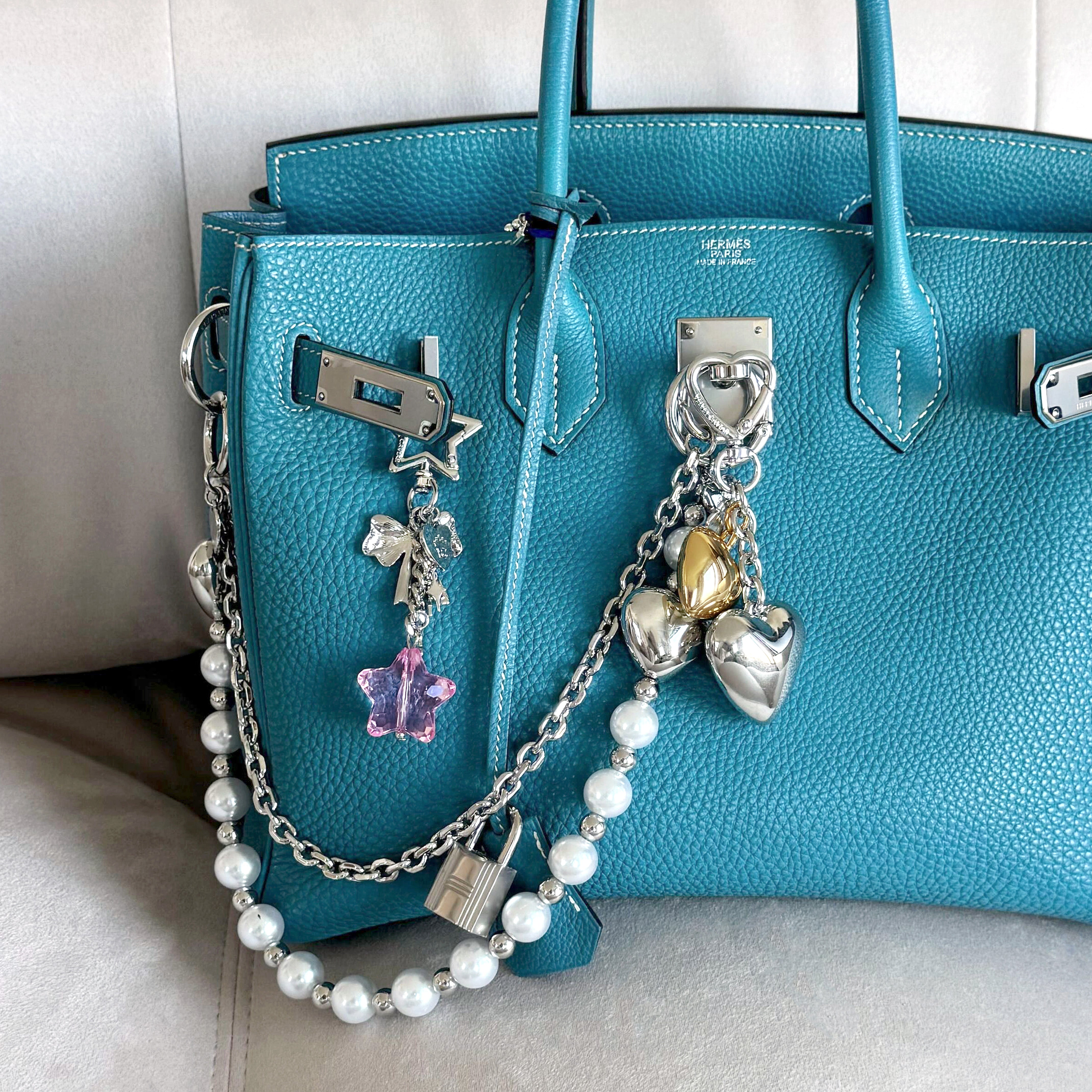 ★SAENGIN STUDIO★ MOTHER-OF-PEARL VELVET HAND BAG The Cotton Velvet Brooch Handbag from Saengin Studio is now