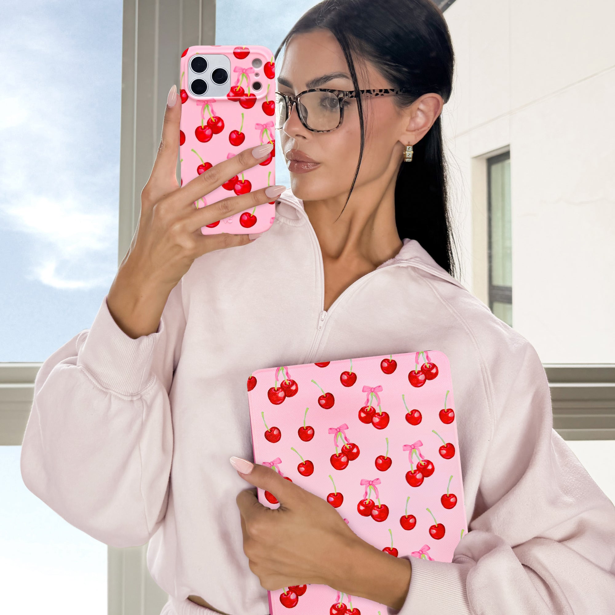 VELVET CAVIAR iPad Case - Thumbnail 4