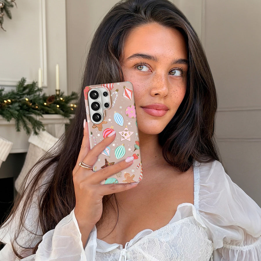 Winter Kiss Ornaments Samsung Case lifestyle