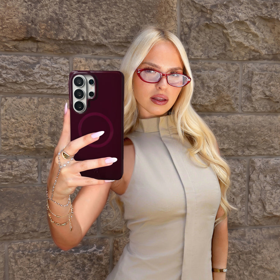 Burgundy 1990 Jelly Samsung Case lifestyle