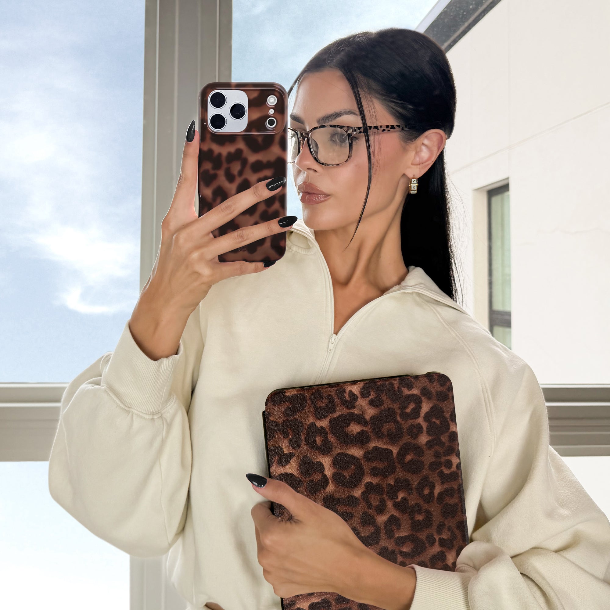 VELVET CAVIAR It Girl iPad Case - Thumbnail 4