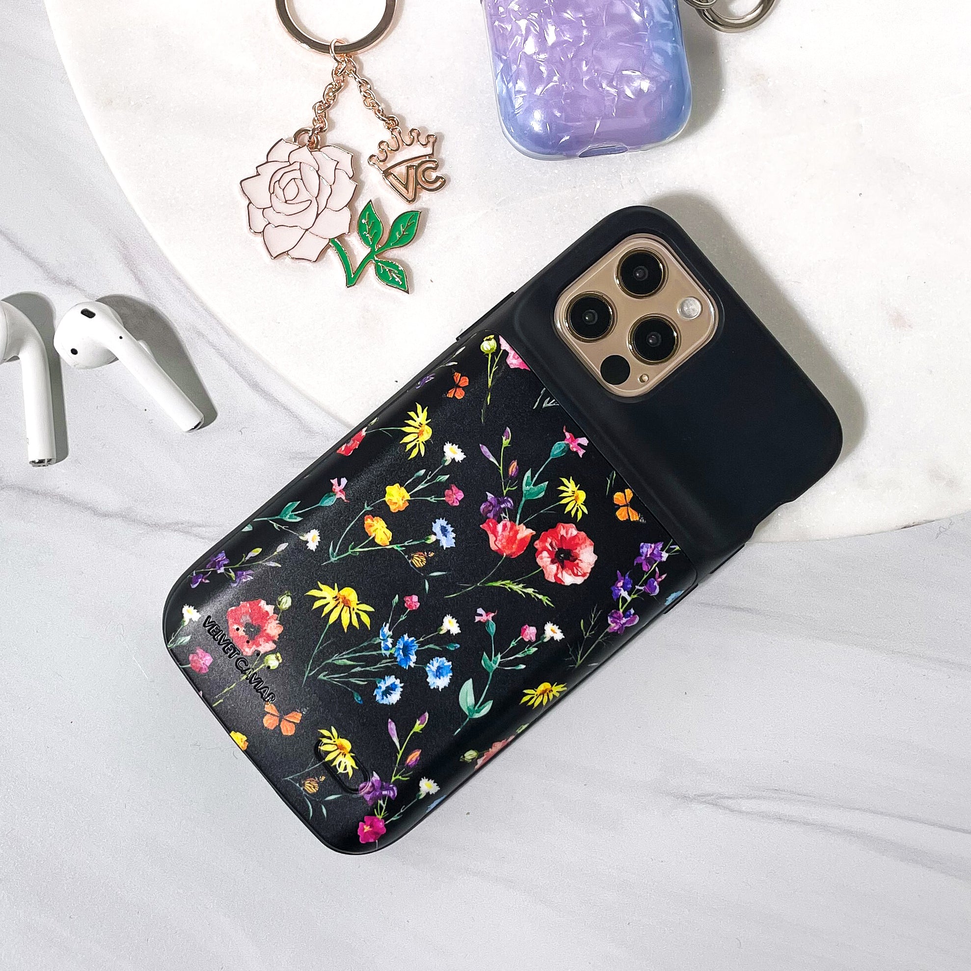Black Wildflower iPhone Charging Case Black Wildflower iPhone Charging Case